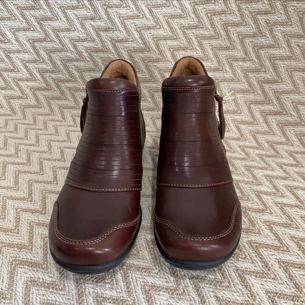 Taos Footwear Women’s Habit Leather Bootie - Picture 4 of 11